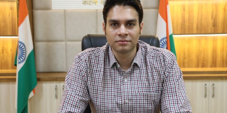 2 चिकित्सा अधिकारी , 4 नर्सिंग आफिसर सहित 8 ए.एन.एम कुल 14 से स्पटीकरण तलब