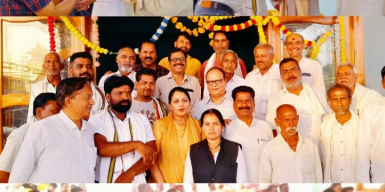 बहोरीबंद से 5000 कार्यकर्ता शामिल होंगे प्रियंका गांधी की सभा में बदलाव की हवा देख बहोरीबंद विजयरावगढ़ बडवारा भाजपा नेताओं का रुख कांग्रेस की तरफ : करण सिंह