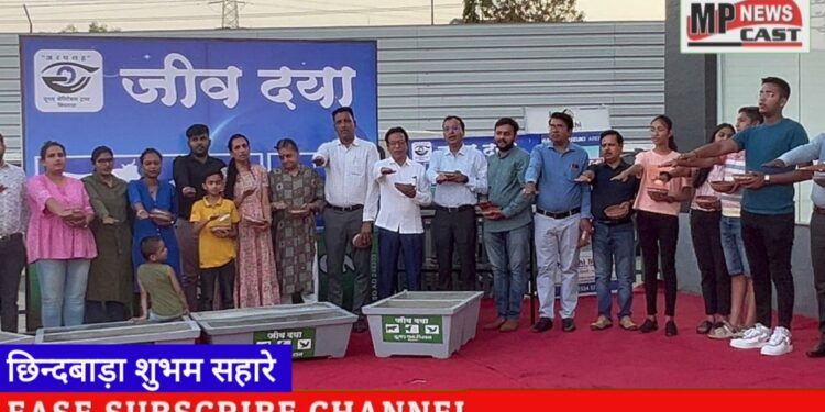 छिन्दवाड़ा पशु पक्षियों की प्यास बुझाएगा दूगड़ फाउंडेशन जीव दया के तहत सीमेंट के टैंक एवं जलपात्रों का किया वितरण