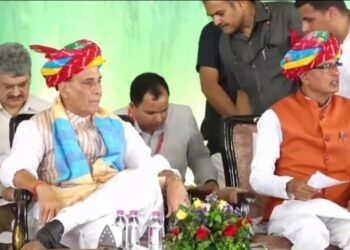 रक्षा  मंत्री राजनाथ सिंह  के साथ आज राजगढ़ में ‘किसान कल्याण महाकुंभ’ में 70 लाख कृषक परिवारों को मुख्यमंत्री किसान कल्याण योजना की 1400 करोड़ रुपये की राशि को सिंगल क्लिक के माध्यम से अंतरित कर अन्नदाताओं को शुभकामनाएं दीं।