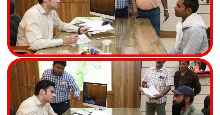 कलेक्टर श्री प्रसाद ने करी स्थानीय समाधान के प्रकरणों की समीक्षा  नमांतरण संबंधी लंबित प्रकरण का निराकरण न कराने पर कारण बताओ नोटिस जारी करनें के निर्देश