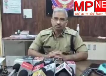 थाना प्रभारी को किया लाइन अटैच,