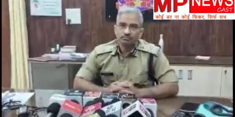 थाना प्रभारी को किया लाइन अटैच,