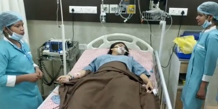 जबलपुर में भाजपा युवा नेता प्रियांश विश्वकर्मा के ऑफिस में युवती को गोली लगी, गंभीर हालत में युवती को अस्पताल में कराया भर्ती, गोली चलने के बाद मौके से फरार हुए भाजपा नेता VIDEO