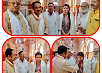 पन्ना के जुगल किशोर जी मंदिर में हाल ही में MPPSC परीक्षा उत्तीर्ण कर DSP पद पर चयनित हुई पन्ना की बिटिया प्रेक्षा पाठक को सम्मानित किया