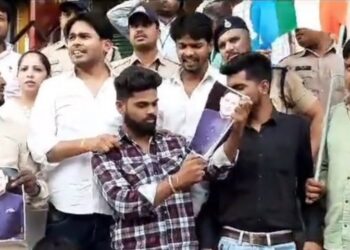 जबलपुर और इंदौर में आदिपुरुष का विरोध हुआ, देखिए वीडियों
