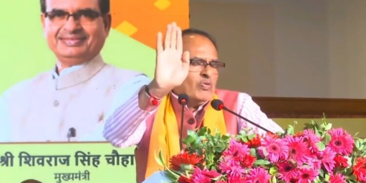 भोपाल में हम ग्लोबल स्किल पार्क बना रहे हैं। प्रारंभ में 6 हजार और बाद में 10 हजार बच्चों को कौशल प्रशिक्षण प्रदान कर उन्हें दक्ष करेंगे: CM