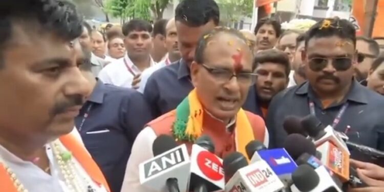 हम धर्मांतरण का कुचक्र नहीं चलने देंगे, गुंडागर्दी नहीं चलने देंगे, दादागिरी नहीं चलने देंगे।  गुंडागर्दी करने वालों को ऐसा सबक सिखाया जाएगा कि पूरा देश याद रखेगा:CM