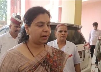 मंडलीय चिकित्सालय में मरीजों की भर्ती के लिए पर्याप्त वेड की व्यवस्था।  100 बच्चों एवं 50 बड़ों के लिए की गई अतिरिक्त की वेड की व्यवस्था।  मंडलीय चिकित्सालय निरीक्षण के पश्चात जिलाधिकारी दिव्या मित्तल ने दी जानकारी।