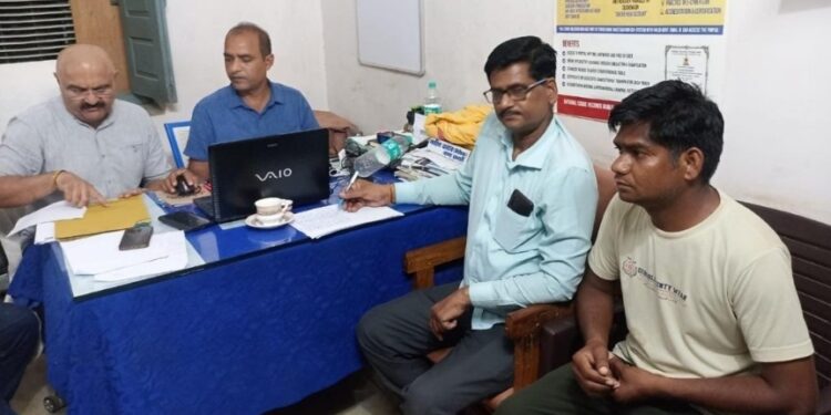 पटवारी 15 हजार की रिश्वत लेते गिरफ्तार, लोकायुक्त पुलिस  ने रात में किया ट्रैप