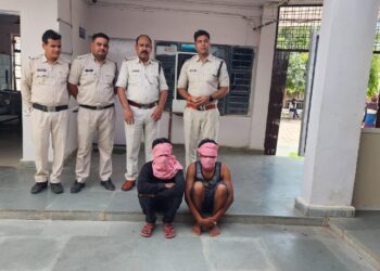 थाना रहली पुलिस ने किया चोरी का खुलासा,   घर का ताला तोड़कर सोने चाँदी के जेवर चुरा ले गए थे चोर,  2 आरोपी गिरफ्तार, चोरी गये 2 लाख रूपए के जेवर बरामद