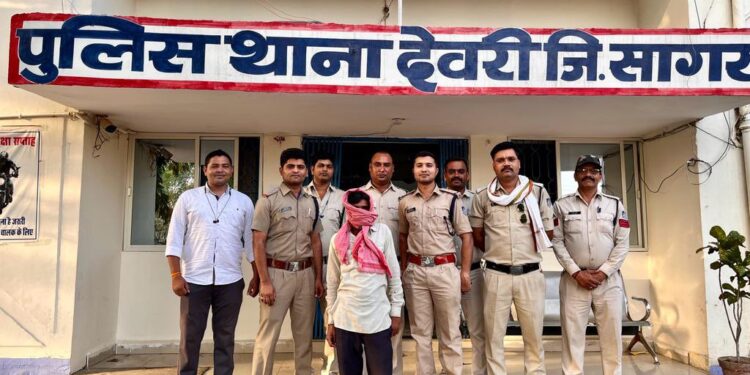 थाना देवरी पुलिस ने गांजे की खेती करने वाले आरोपी को पकड़ा, आरोपी खेत में बने टपरे के पीछे लगाये था गांजे के पेड़,