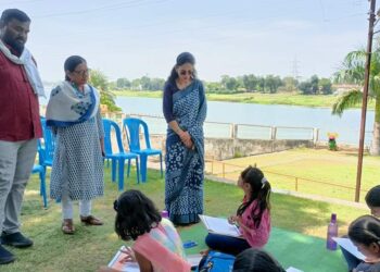 विश्व पर्यावरण दिवस के अवसर पर नेहरू पार्क में आयोजित चित्रकला एवं पेंटिंग के प्रतिभागियों को कलेक्टर डॉक्टर सलोनी सिडाना ने दिया पर्यावरण बचाने का संदेश एवं समझाइश 