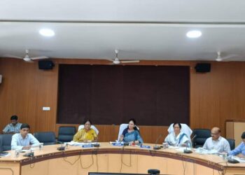 प्रकरणों के निराकरण से आवेदकों को अवगत कराएं – डॉ. सिडाना  समय-सीमा बैठक में कलेक्टर के निर्देश
