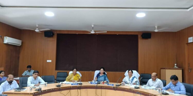 प्रकरणों के निराकरण से आवेदकों को अवगत कराएं – डॉ. सिडाना समय-सीमा बैठक में कलेक्टर के निर्देश
