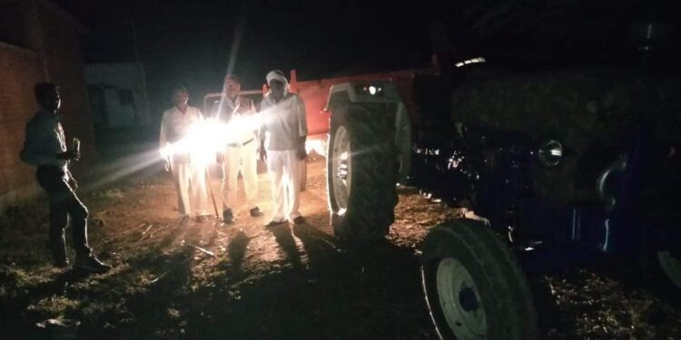 खनिज रेत का अवैध परिवहन करते हुये 3 वाहन ट्रेक्टर ट्रॉली सहित जप्त