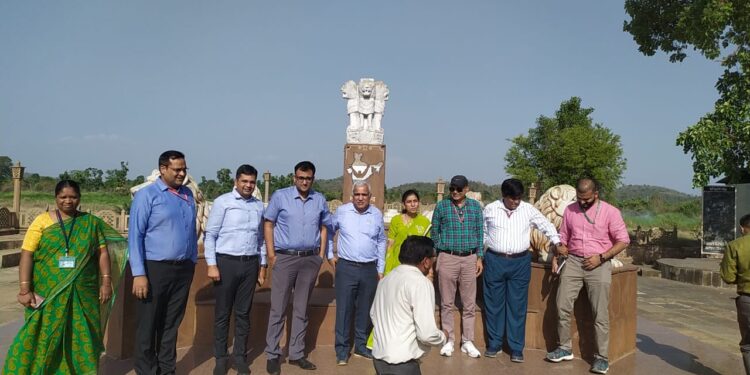 दिल्ली के आयुष मंत्रालय की संयुक्त सचिव ने करौंदी स्थित भारत के केंद्र बिंदु स्मारक का किया निरीक्षण,केंद्र बिंदु का जाना इतिहास