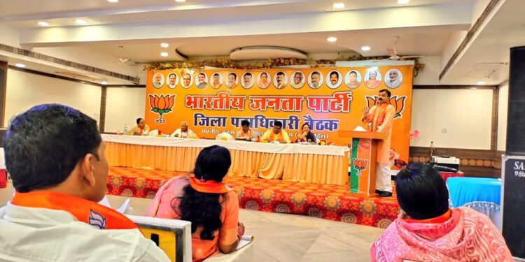 विशेष जनसंपर्क अभियान में व्यक्तिगत संपर्क और घर-घर संपर्क से समर्थन अभियान का प्रमुख उद्देश्य : पंकज जोशी