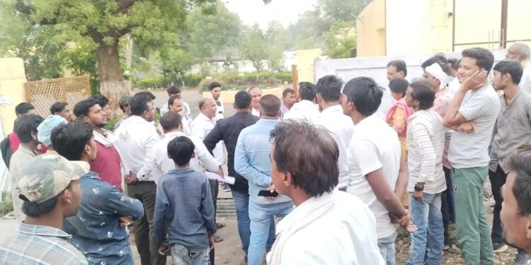 शासकीय प्राथमिक स्वास्थ्य केंद्र रहटगांव के वन रहे बाउंड्री वॉल का किया गया निरीक्षण