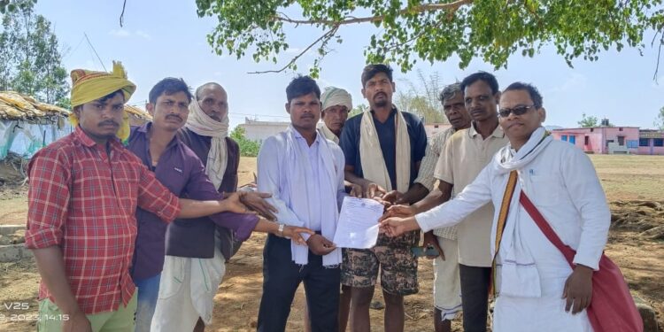 मवई विकासखंड के ग्राम कुम्हली के वार्ड नंबर 4 स्कूल टोला में अन्य उपयोगी पानी तो दूर की बात पीने के पानी की बहुत बड़ी किल्लत लंबे समय से चली आ रही