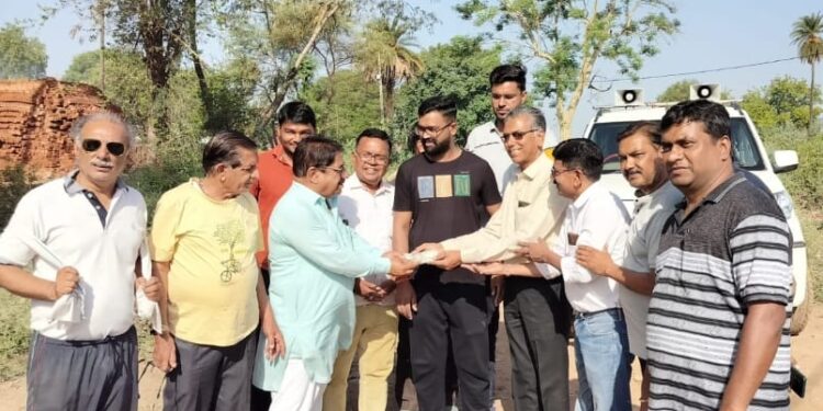 60 फीट चौड़ी नजर आ आने लगी है पाराशरी नदी 13 वे दिन भी पाराशरी की दिशा और दशा बदलने का प्रयास जारी