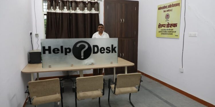 विजयराघवगढ़ तहसील परिसर में पक्षकारों के बैठने के लिए बना हेल्प डेस्क कक्ष* *समाचार पर संज्ञान लेकर कलेक्टर ने कराई कार्यवाही, वाटर कूलर की भी हुई मरम्मत*