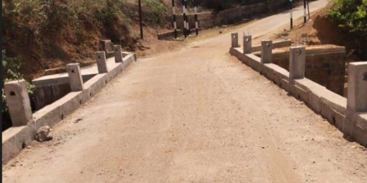 कलेक्टर के निर्देश पर कटनी बरही से चपना सड़क निर्माण के अवरोध किए गए दूर, हटवाए कब्जे* *काजवे कम स्टॉपडैम पर बनवाए गए प्रोटेक्शन वॉल और पिलर*