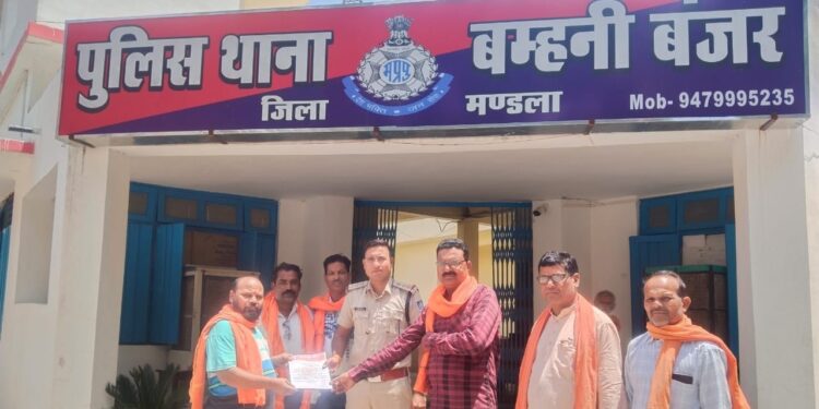 राष्ट्रवादी युवा वाहिनी ने सौंपा ज्ञापन