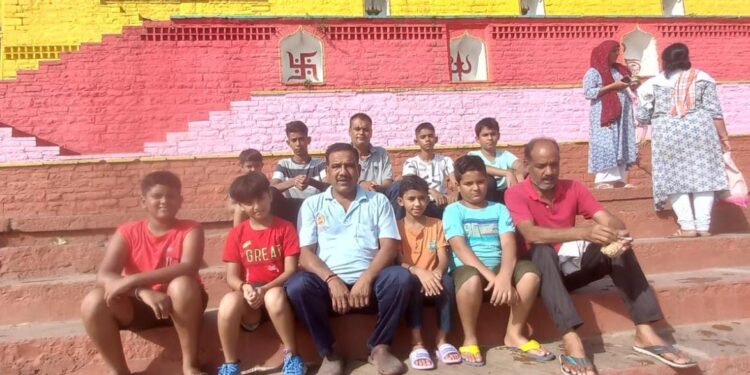 अंडर वाटर स्विमिंग कंपटीशन के लिए नर्मदापुरम जिले की टीम उज्जैन रवाना : कमलेश बाथरे एसोसिएशन जिला सचिव