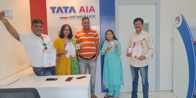 कटनी- समाज सेवी मंजूषा गौतम को टाटा एआईए लाइफ इंश्योरेंस बैंक के द्वारा बेस्ट लीडर सीप अवॉर्ड काफी मग -2023 में श्रेष्ठ कार्य करने लिए सम्मानित किया गया