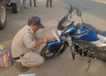वाहनों पर पुलिस लिखवा रही नंबर*  बिना नम्बर लिखे वाहनों पर पुलिस का अभियान