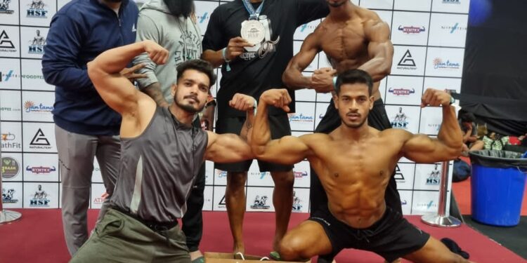 इंटरनेशनल बॉडी बिल्डिंग प्रतियोगिता में इटारसी के जीत सिंह ठाकुर ने जीता सिल्वर मेडल,विशाल यादव टॉप फाइव और हेमंत टॉप 10 में रहे