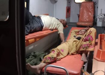 तेज रफ्तार ट्रक ने कार में मारी टक्कर भीषण हादसे में पति की मौत पत्नी गंभीर