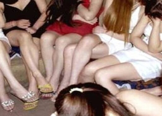 स्पा सेंटर की आड़ में देह व्यापार धड़ल्ले पुलिस की तीन स्पेशल टीमों ने 45 युवक-युवतियों को आपत्तिजनक हालत में