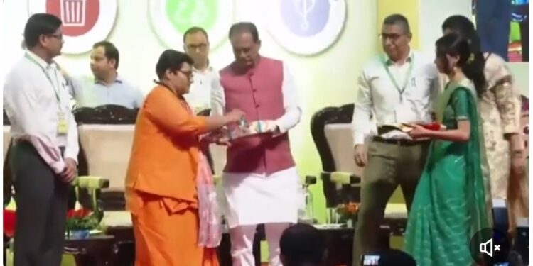 मुख्यमंत्री शिवराज सिंह चौहान ने विश्व पर्यावरण दिवस पर  मध्यप्रदेश जलवायु परिवर्तन कार्य योजना’ एवं इस पर आधारित पुस्तिका का विमोचन किया।