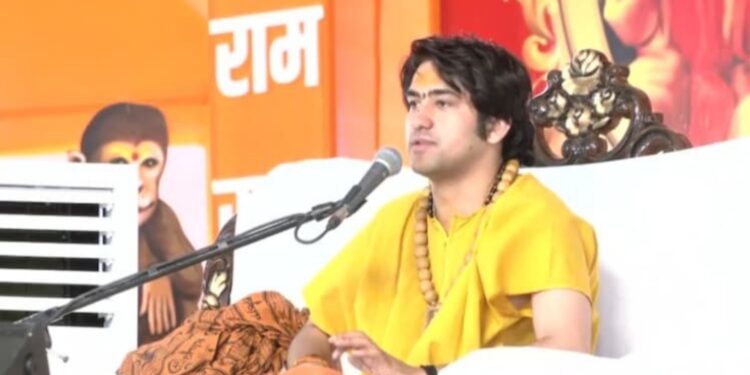 बागेश्वर धाम के धीरेंद्र शास्त्री जी सनातन धर्म छोटी सी पुस्तक लिख रहे