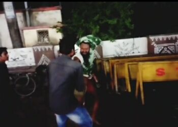 गंजबासौदा! साधु ने की महिला के साथ छेड़छाड़ VIDEO