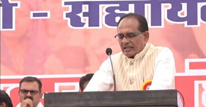 रिटायरमेंट के बाद आंगनबाड़ी कार्यकर्ता को 1.25 लाख रुपये और आंगनबाड़ी सहायिका को 1 लाख रुपये एकमुश्त दिए जाएंगे CM