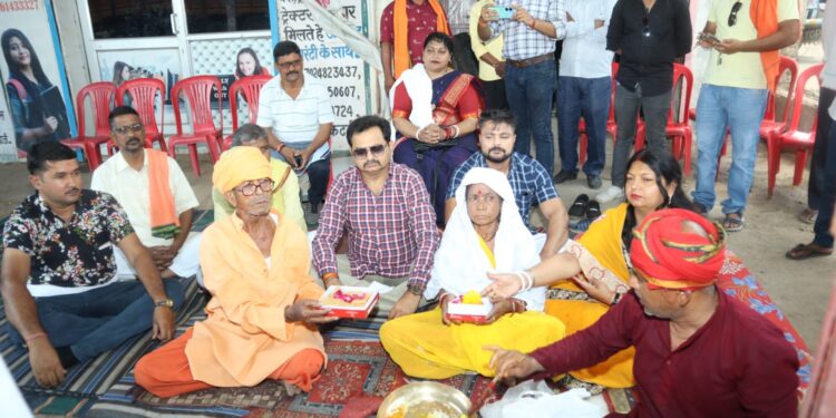 कायाकल्प अभियान के प्रथम चरण में 26 लाख की लागत से बनेगी पुरैनी दुर्गा मंदिर से मैदा मील तक सीसी रोड