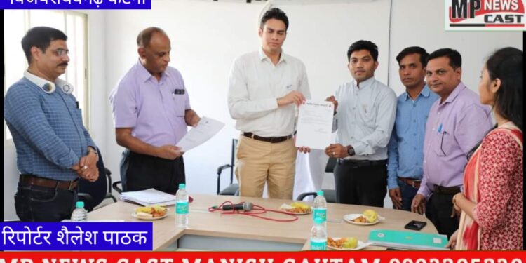 *विजयराघवगढ़ , बरही एवं कैमोर की रेड क्रॉस सोसाइटी की उपशाखा का हुआ गठन*  *कलेक्टर अवि प्रसाद ने नवीन सदस्यों को वितरित किया सदस्यता प्रमाण पत्र*