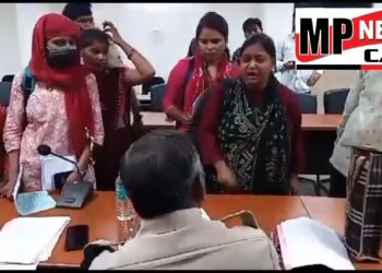 SP ऑफिस में जन सुनवाई के दौरान 2 महिलाओं का हंगामा