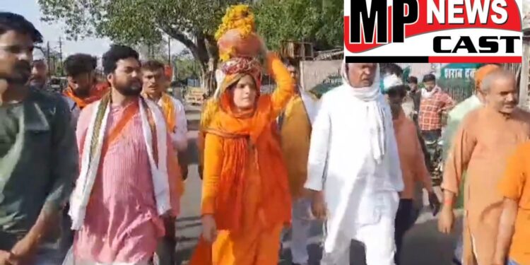 गंगोत्री से पैदल छतरपुर पहुंची MBBS छात्रा शिव-रंजिनी, धीरेंद्र कृष्ण शास्त्री से मिलन की आस देखिए वीडियो