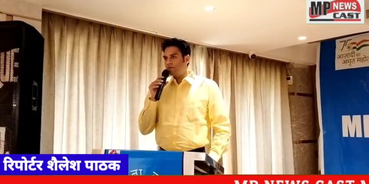 कलेक्टर अविप्रसाद ने पत्रकारों एवं मीडिया प्रतिनिधियों से किया संवाद. पी आई बी भोपाल, सूचना एवं प्रसारण मंत्रालय भारत सरकार के तत्वावधान में कार्यशाला का किया गया आयोजन।