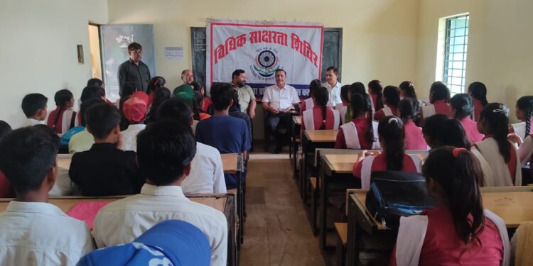 बाल संवर्धन एवं सरंक्षण सप्ताह के अंतर्गत बच्चों को बताये उनके अधिकार एवं कर्तव्य