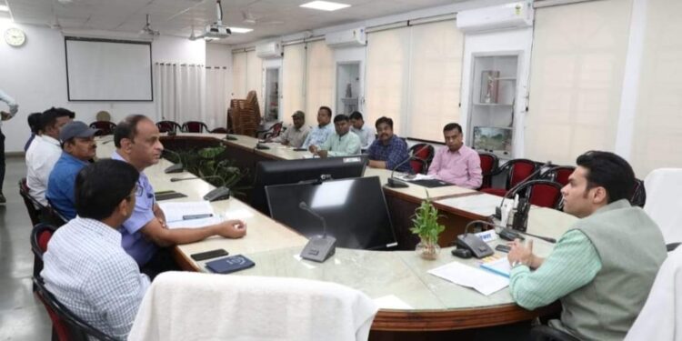 20 स्वास्थ्य कर्मियों को कारण बताओ नोटिस जारी  10 सी.एच.ओ, 1 नर्सिंग आफीसर, 3 एम.पी.डव्ल्यू एवं 6 ए.एन.एम शामिल
