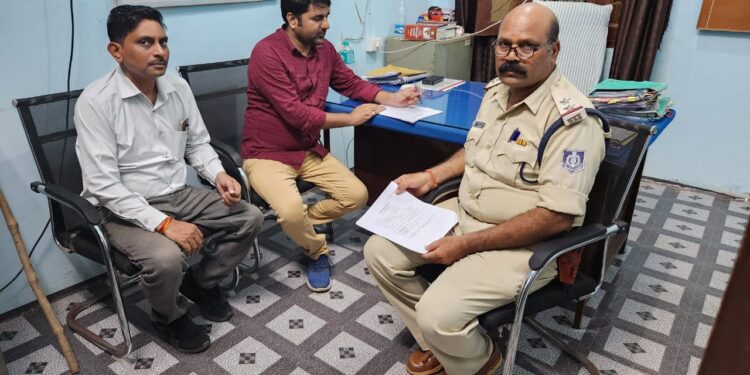 ग्राम सिंहुड़ी  की राशन दुकान में अनियमितता पर बाकल थाना में दर्ज हुई एफआईआर