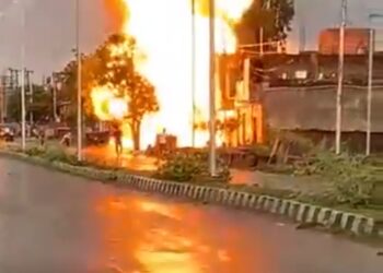 देखिऐ वीडियों एलपीजी रिफिलिंग के दौरान वाहन में हुआ जोरदार ब्लास्ट