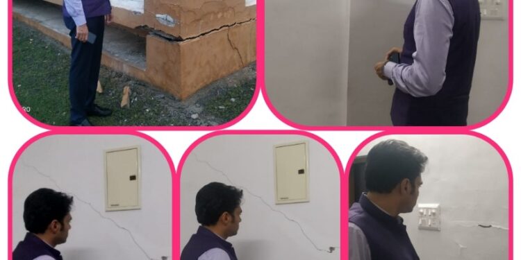 बनने के महज ढाई वर्ष में ही जर्जर हो गया बिलहरी का उपतहसील भवन, कलेक्टर ने जताई कड़ी नाराजगी* *निरीक्षण में मिला गुणवत्ताहीन कार्य, जांच दल गठित कर कलेक्टर ने दिए जांच के निर्देश*