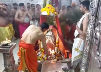 पवित्र पावन श्रावण मास के शुभारंभ पर बाबा महाकाल की दिव्य भस्म आरती…  देखिए वीडियों