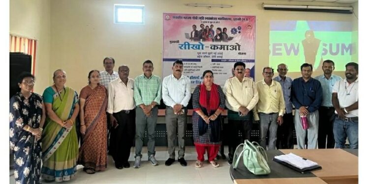 शासकीय महात्मा गांधी स्नातकोत्तर महाविद्यालय में विद्यार्थियों को दी सीखो कमाओ योजना की जानकारी : प्राचार्य डॉ मेहता